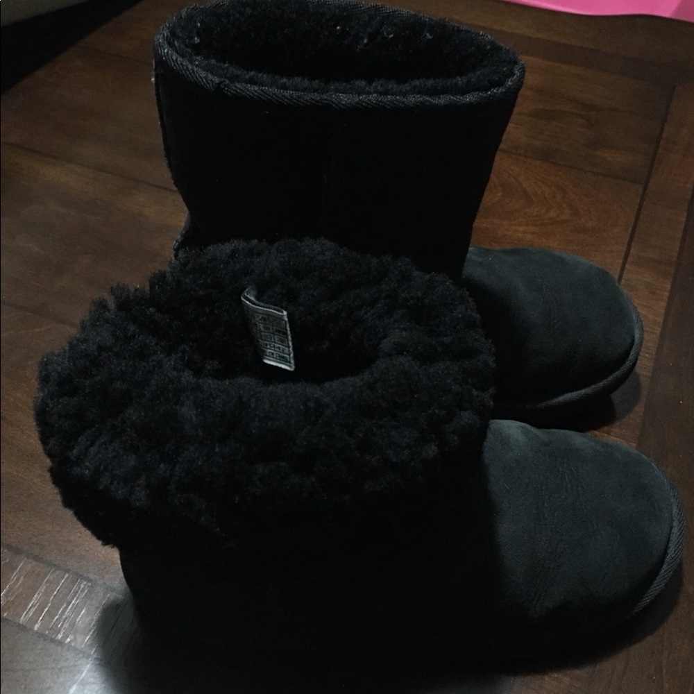 UGG girls Classic Short II Boots Black size 3